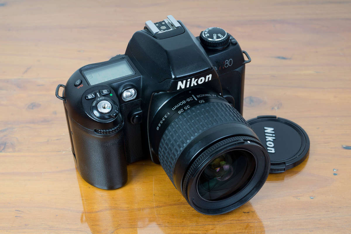 Nikon N80 prosumer 35mm film SLR camera & Nikon Speedlight