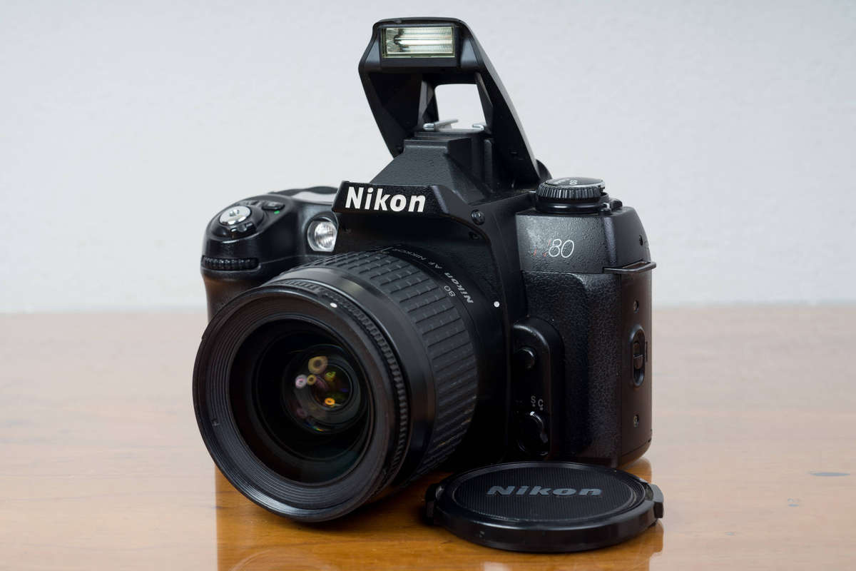 Nikon N80 prosumer 35mm film SLR camera & Nikon Speedlight