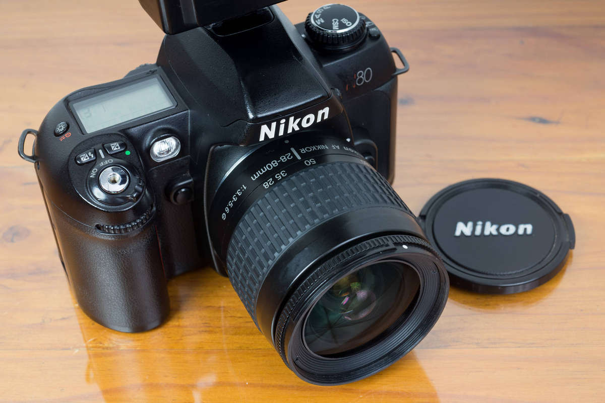 Nikon N80 prosumer 35mm film SLR camera & Nikon Speedlight