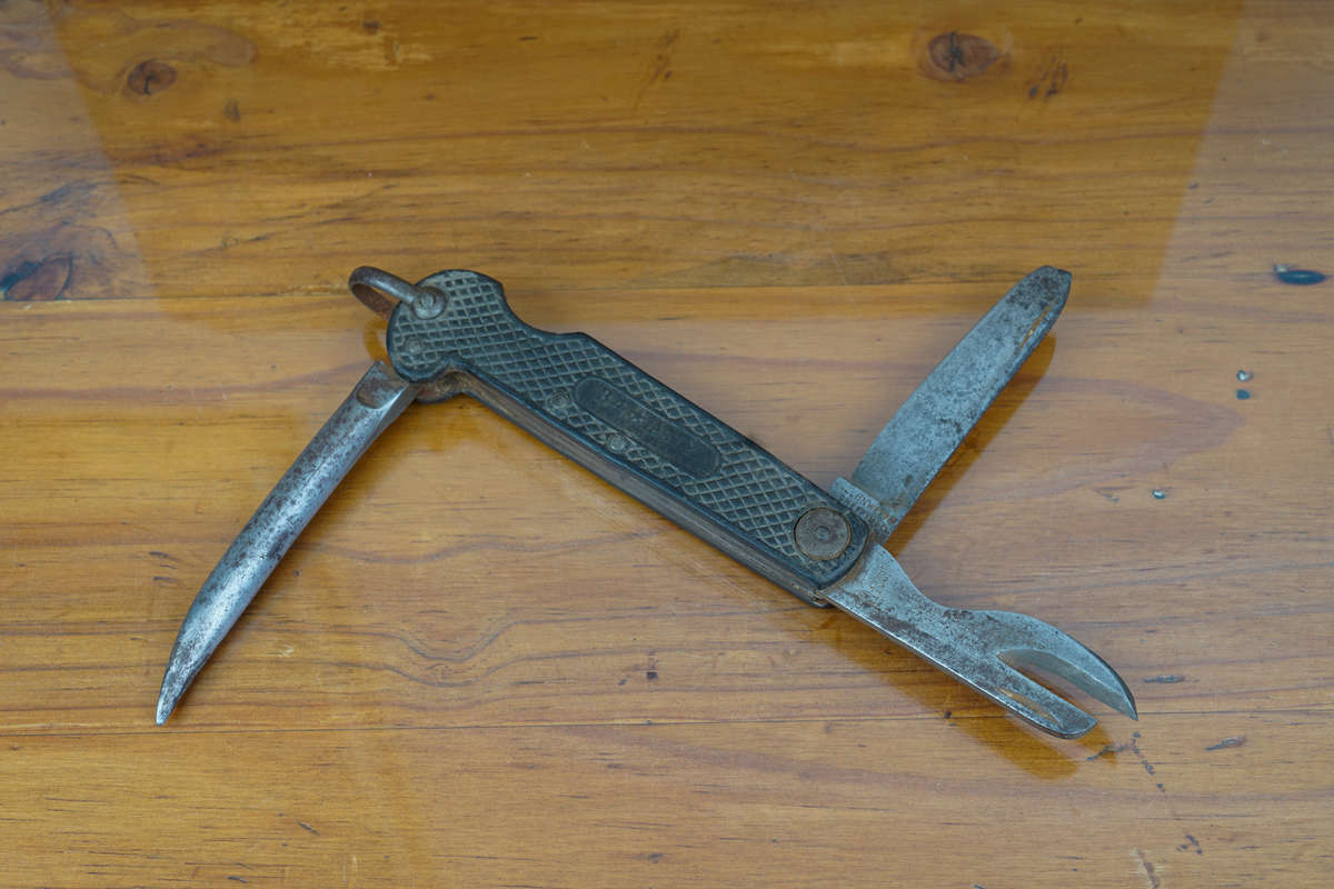 Vintage pocket knife, possibly military?