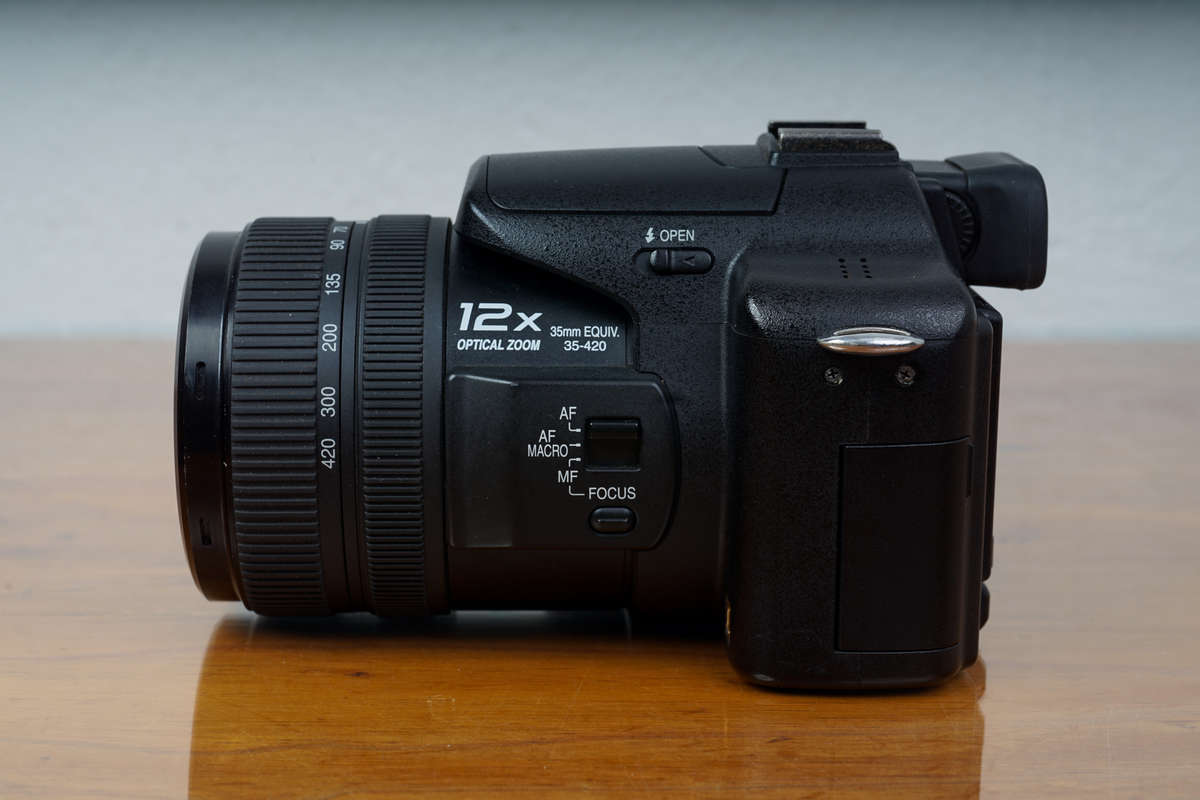 Panasonic Lumix DMC-FZ50 10mp CCD-sensor digital bridge camera *Leica Vario-Elmarit lens*