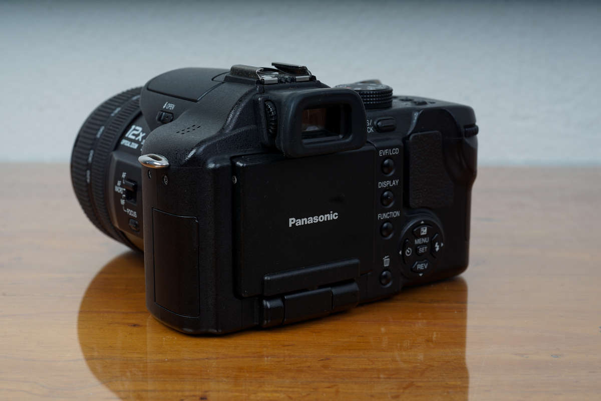 Panasonic Lumix DMC-FZ50 10mp CCD-sensor digital bridge camera *Leica Vario-Elmarit lens*