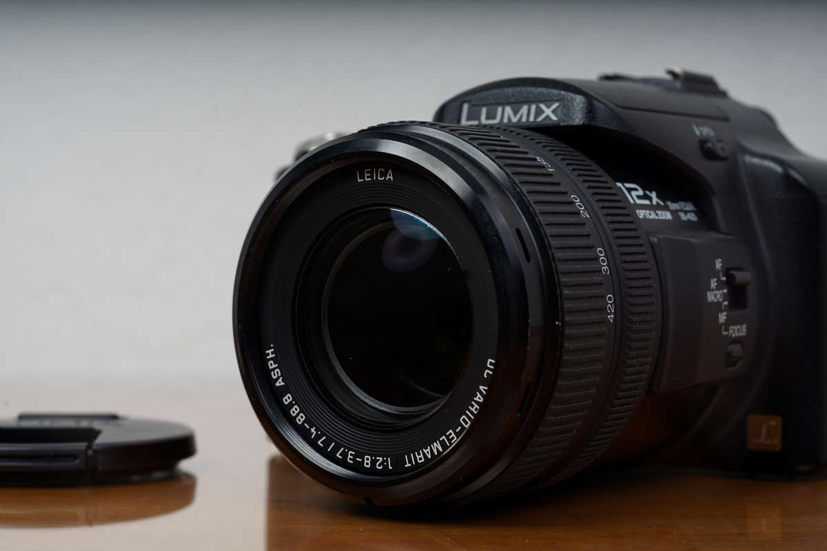 Panasonic Lumix DMC-FZ50 10mp CCD-sensor digital bridge camera *Leica Vario-Elmarit lens*