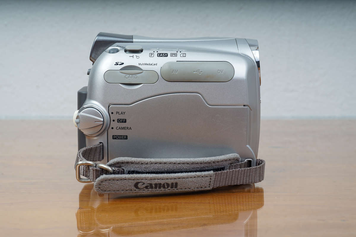 Canon MV930 compact MiniDV CCD-sensor camcorder