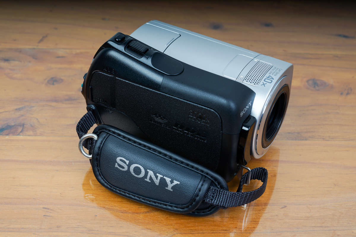 Sony Handycam DCR-SR46E *CCD Sensor* *Carl Zeiss optics*