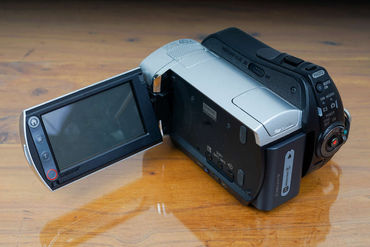 Sony Handycam DCR-SR46E *CCD Sensor* *Carl Zeiss optics*