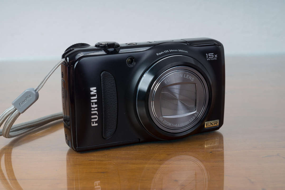 Fujifilm Finepix F300EXR 12mp digital camera