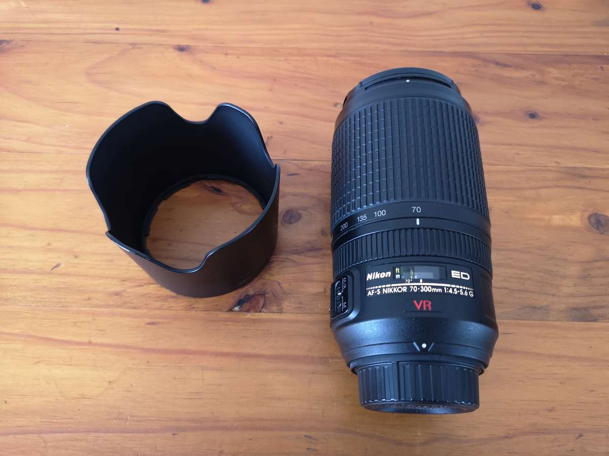 Nikon ED AF-S Nikkor 70-300mm f4.5 - 5.6 G VR zoom lens **please read**