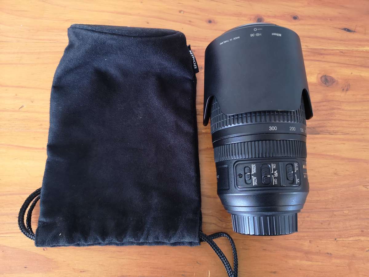 Nikon ED AF-S Nikkor 70-300mm f4.5 - 5.6 G VR zoom lens **please read**
