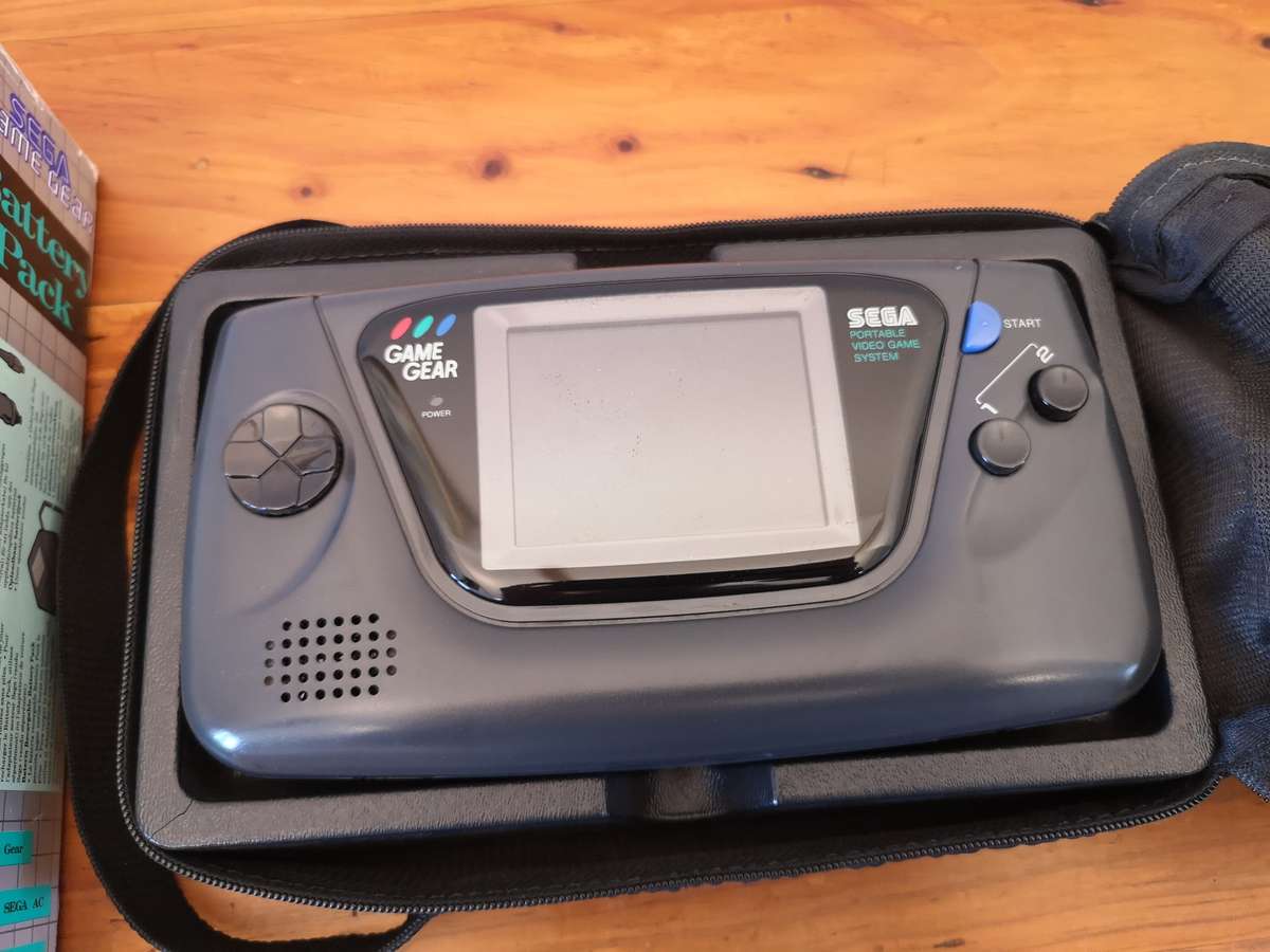 Sega game gear handheld console **please read**
