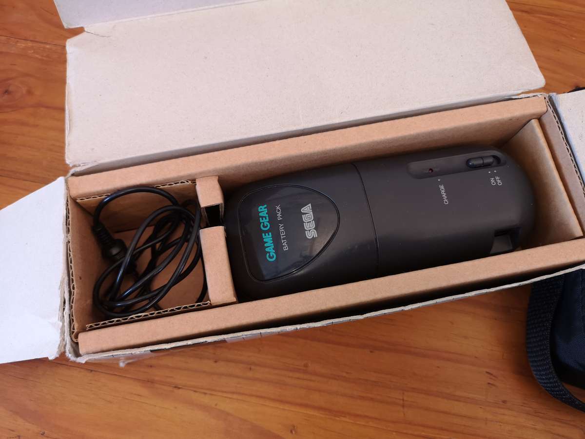 Sega game gear handheld console **please read**