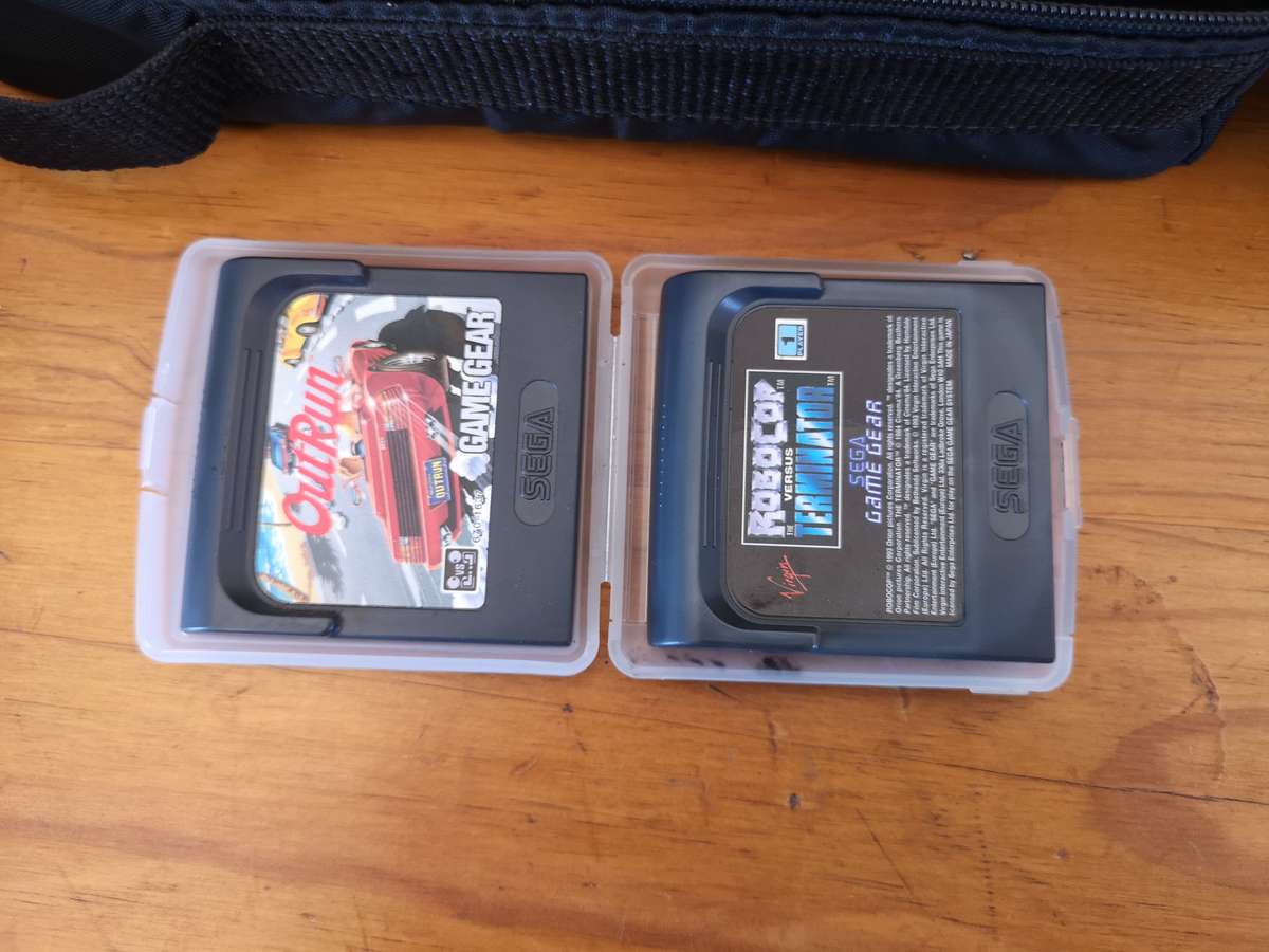 Sega game gear handheld console **please read**