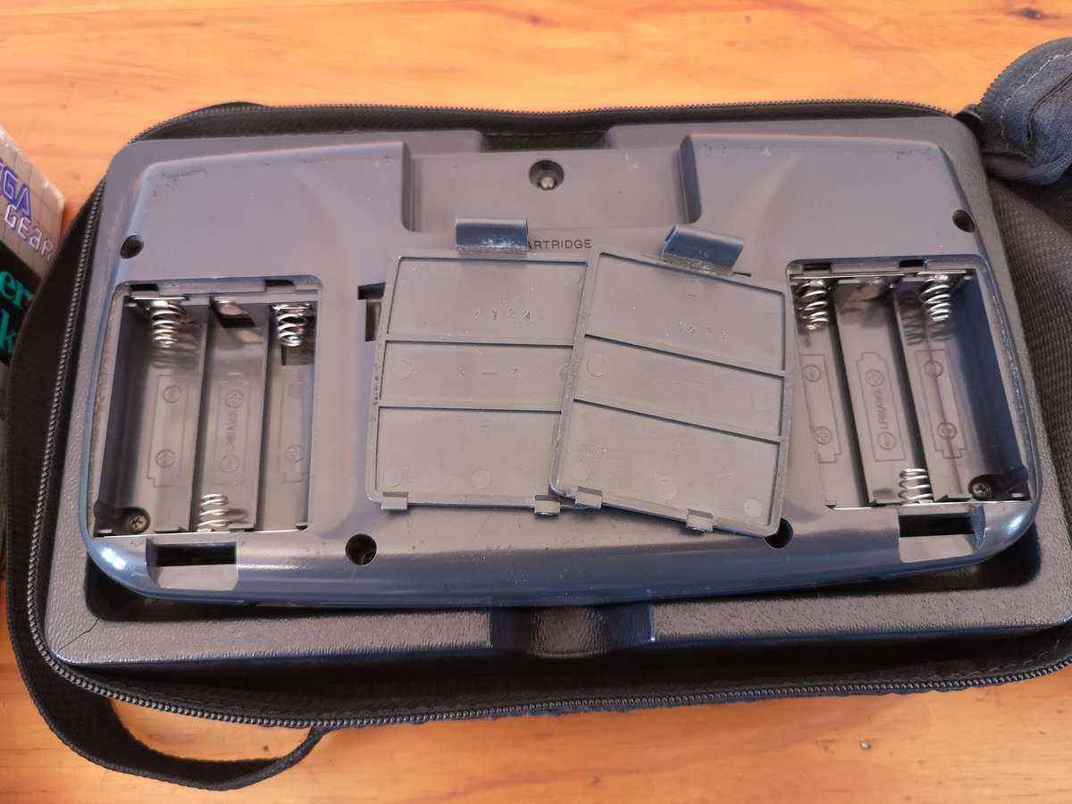 Sega game gear handheld console **please read**