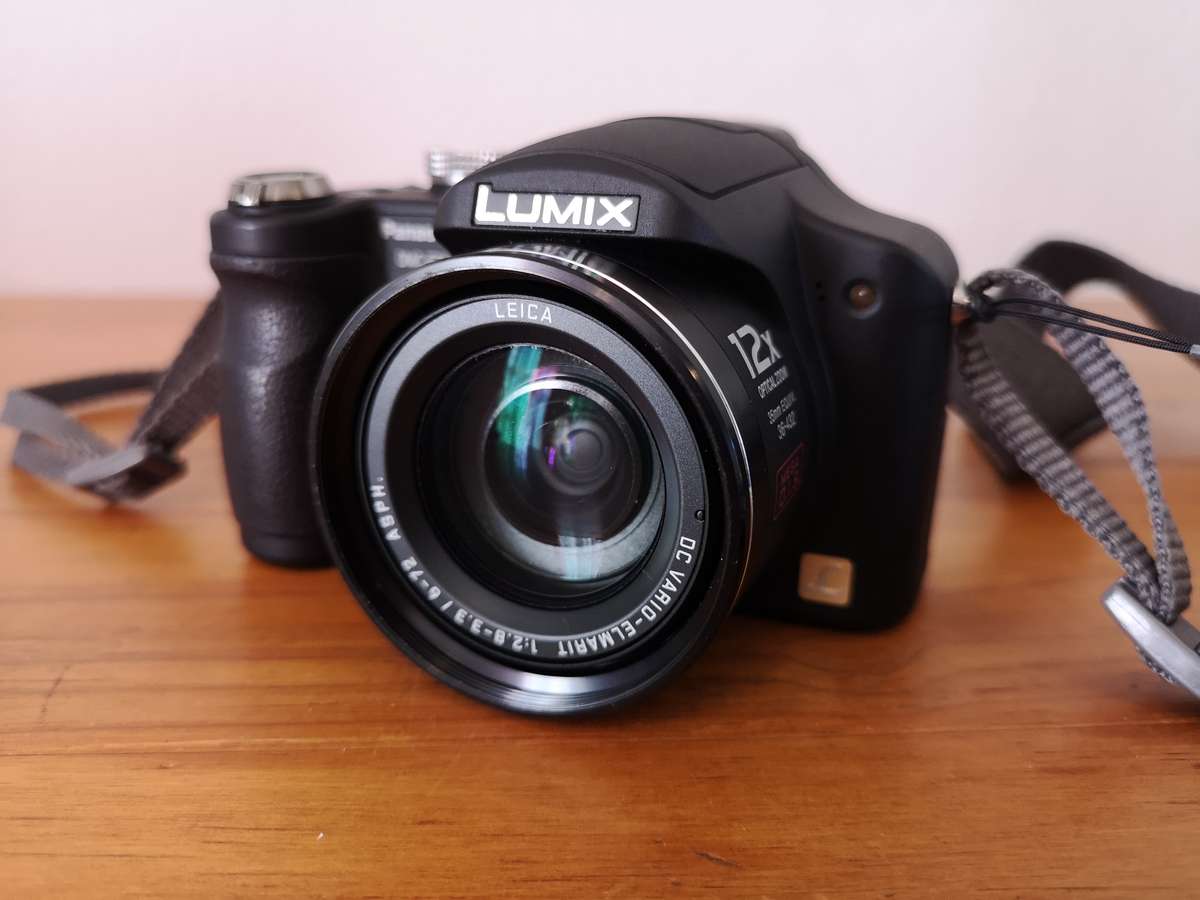 Panasonic Lumix DMC-FZ8 compact super zoom digital camera