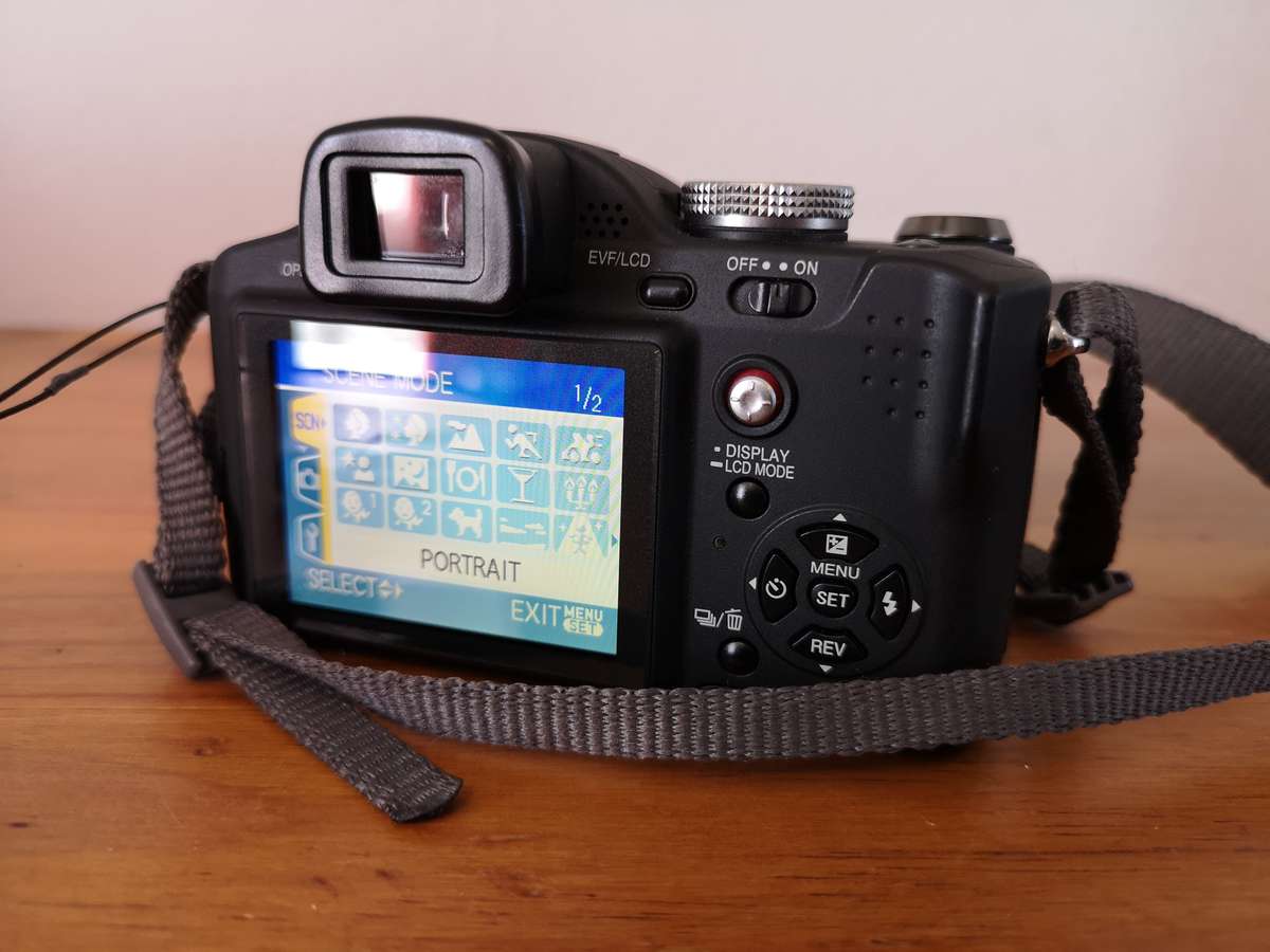 Panasonic Lumix DMC-FZ8 compact super zoom digital camera