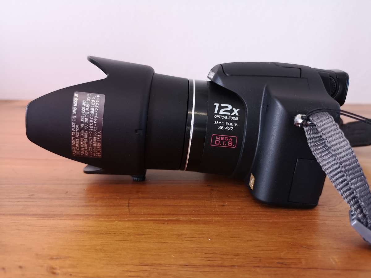 Panasonic Lumix DMC-FZ8 compact super zoom digital camera