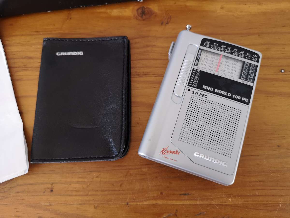 Grundig mini world 100 pe radio