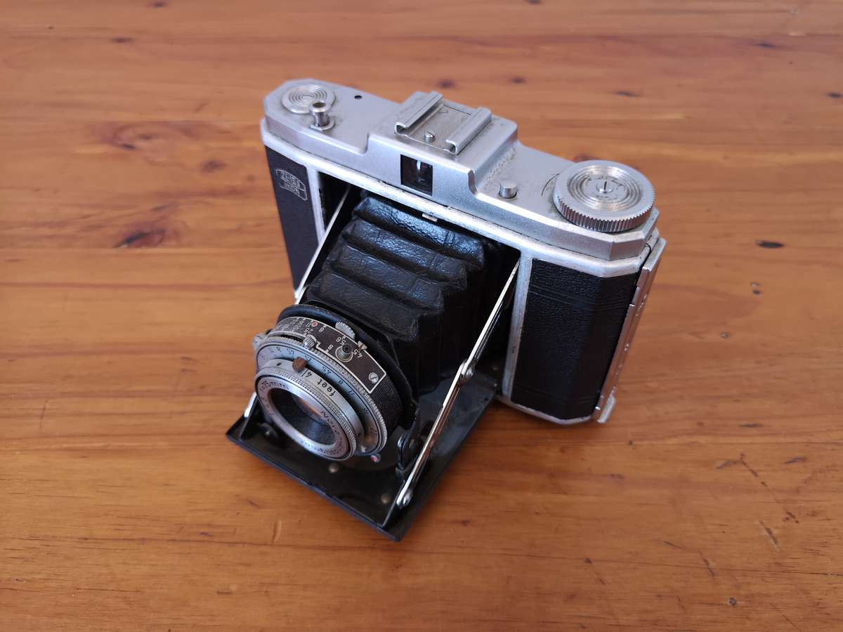 Zeiss Ikon Nettar 518/16 medium format (6x6) film camera