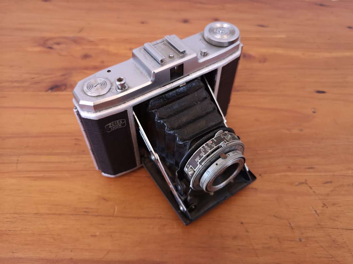 Zeiss Ikon Nettar 518/16 medium format (6x6) film camera