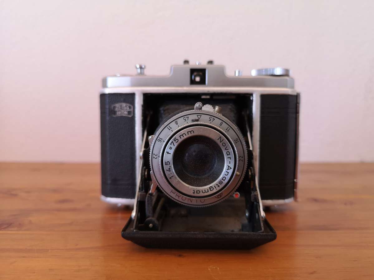 Zeiss Ikon Nettar 518/16 medium format (6x6) film camera