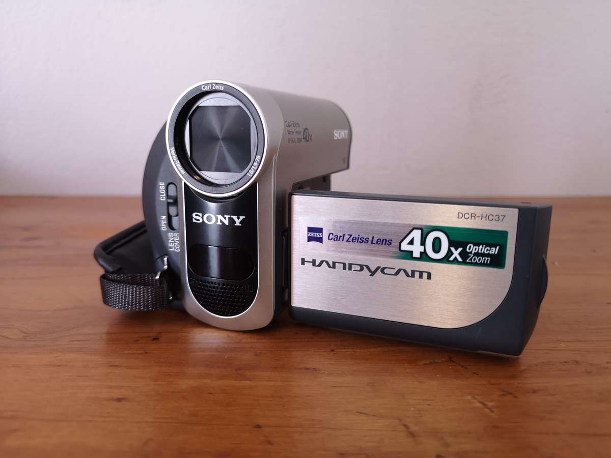 Sony Handycam DCR-HC37 camcorder