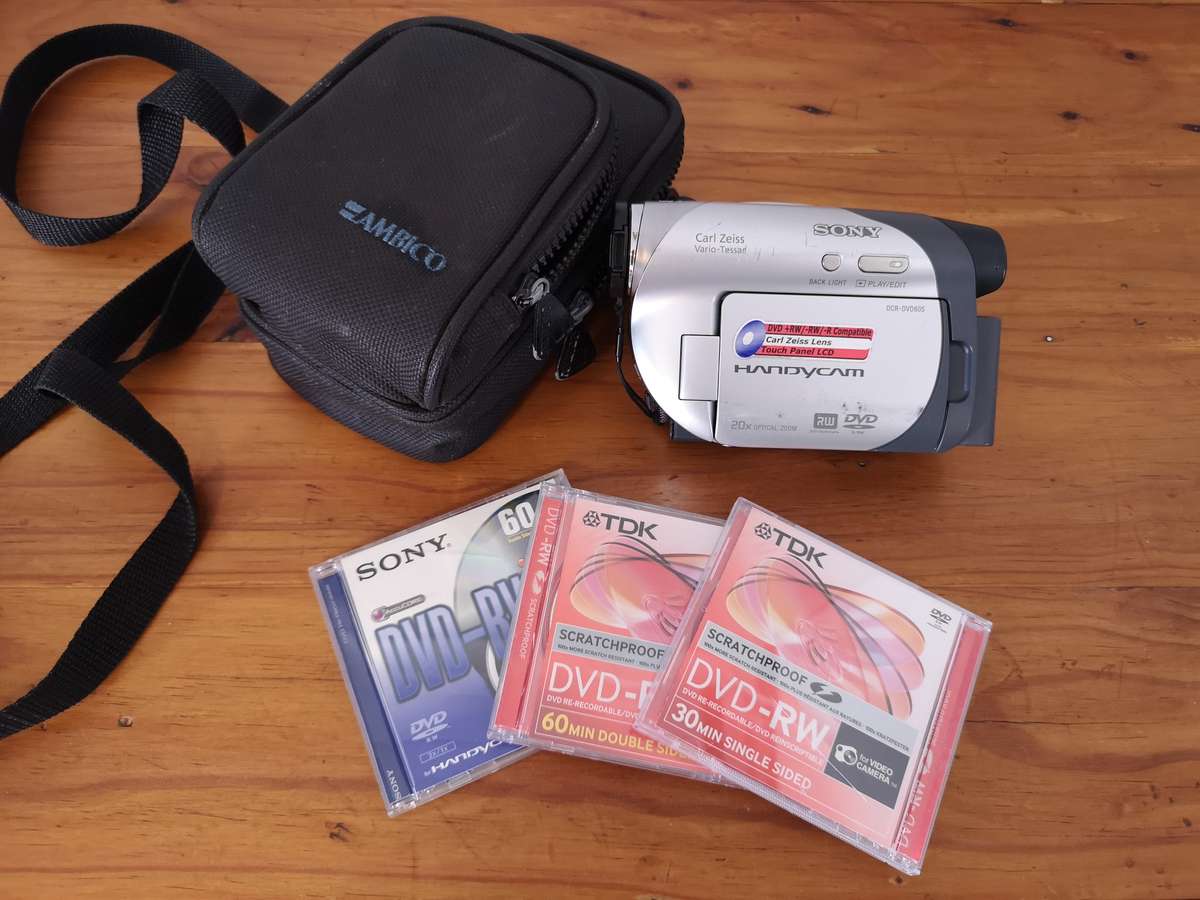 Sony Handycam DCR-DVD605e camcorder