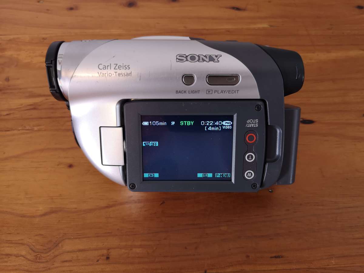 Sony Handycam DCR-DVD605e camcorder