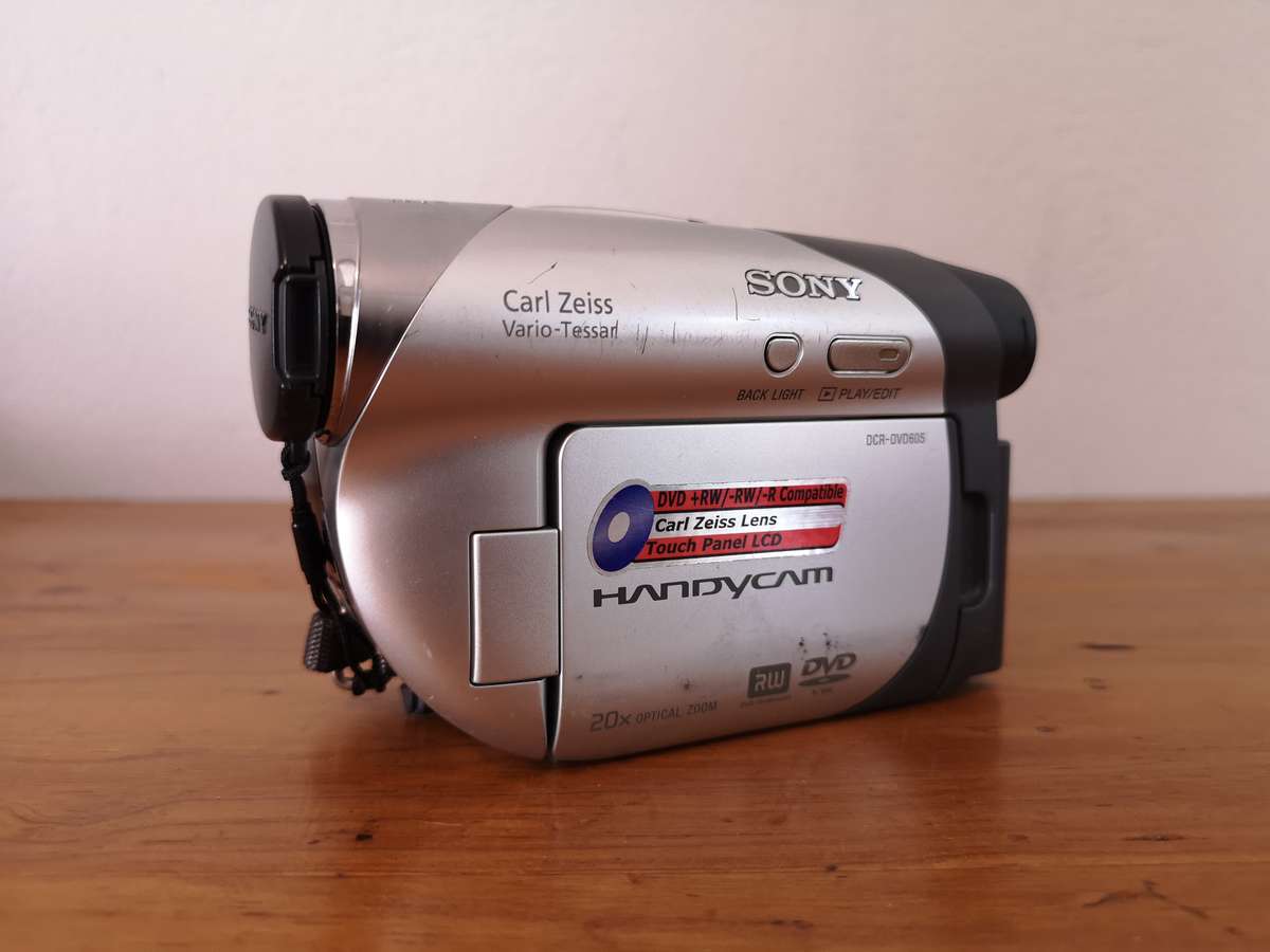 Sony Handycam DCR-DVD605e camcorder