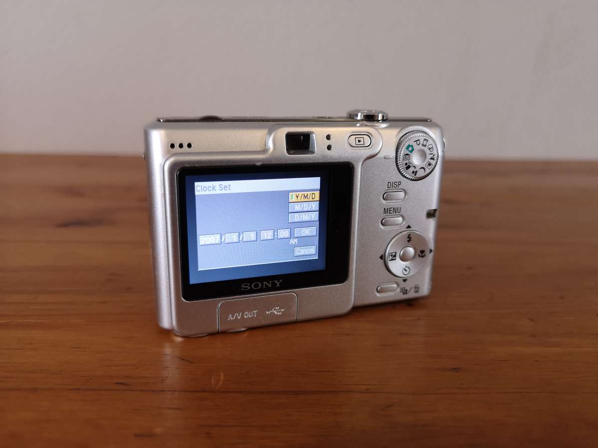 Sony Cybershot DSC-W35 compact digital point & shoot camera *no charger*