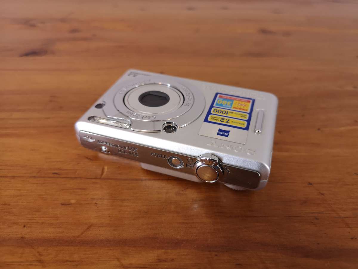 Sony Cybershot DSC-W35 compact digital point & shoot camera *no charger*