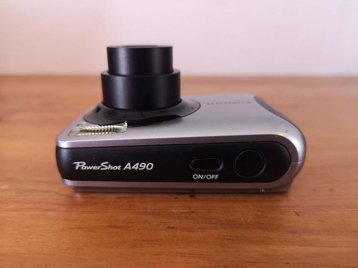 **Late entry** Canon Powershot A490 digital compact point & shoot camera