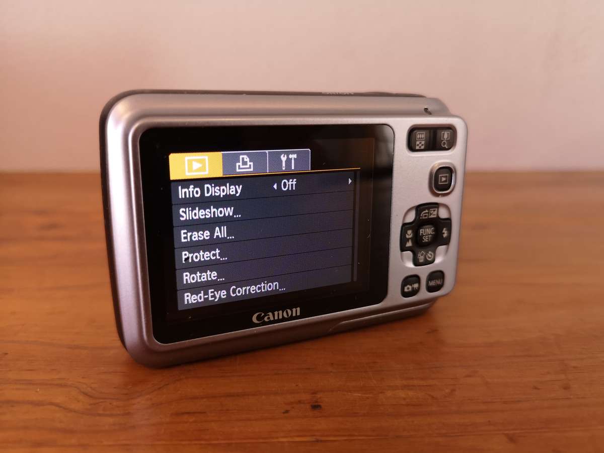 **Late entry** Canon Powershot A490 digital compact point & shoot camera