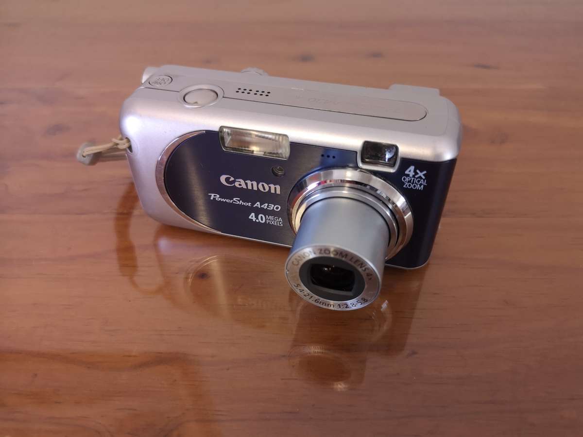 Vintage Canon PowerShot A430 ccd sensor 4.0mp digital point & shoot camera