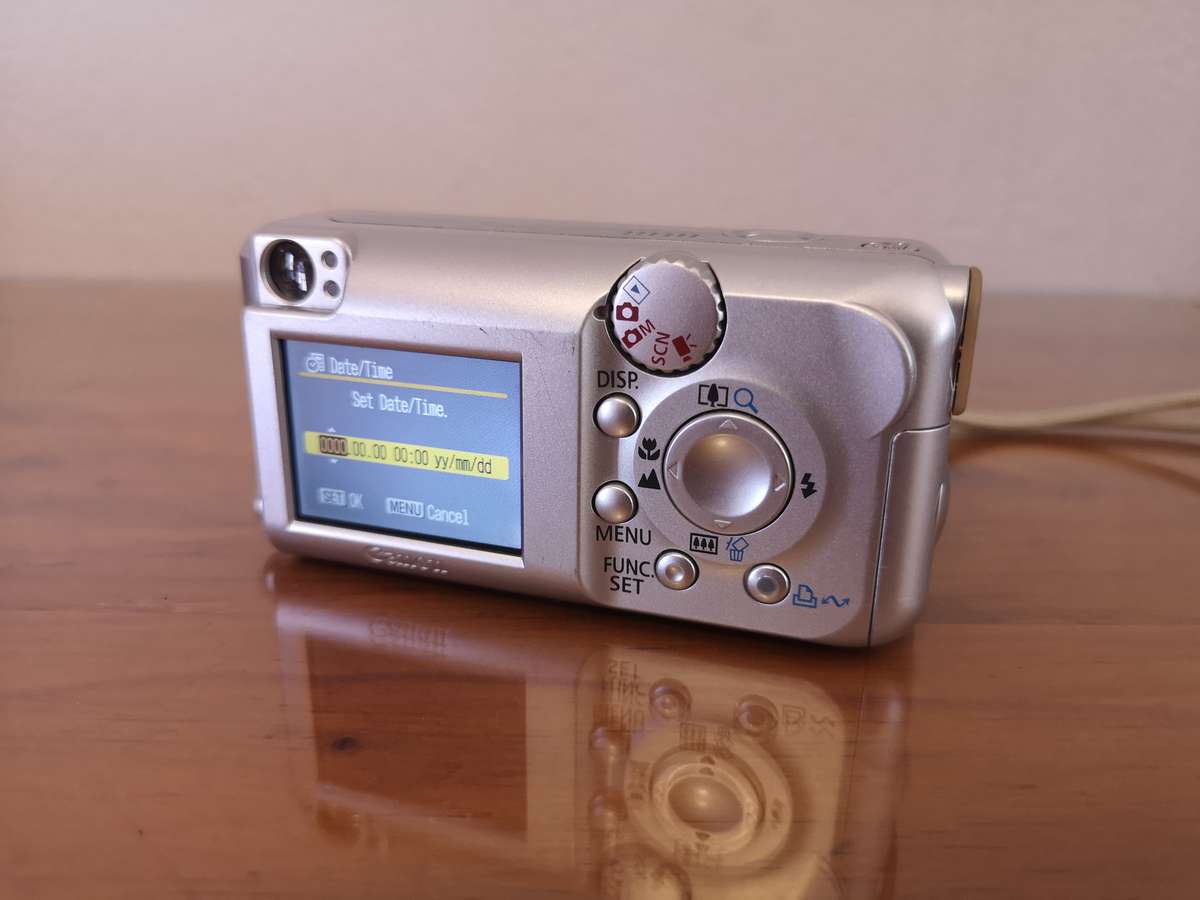 Vintage Canon PowerShot A430 ccd sensor 4.0mp digital point & shoot camera