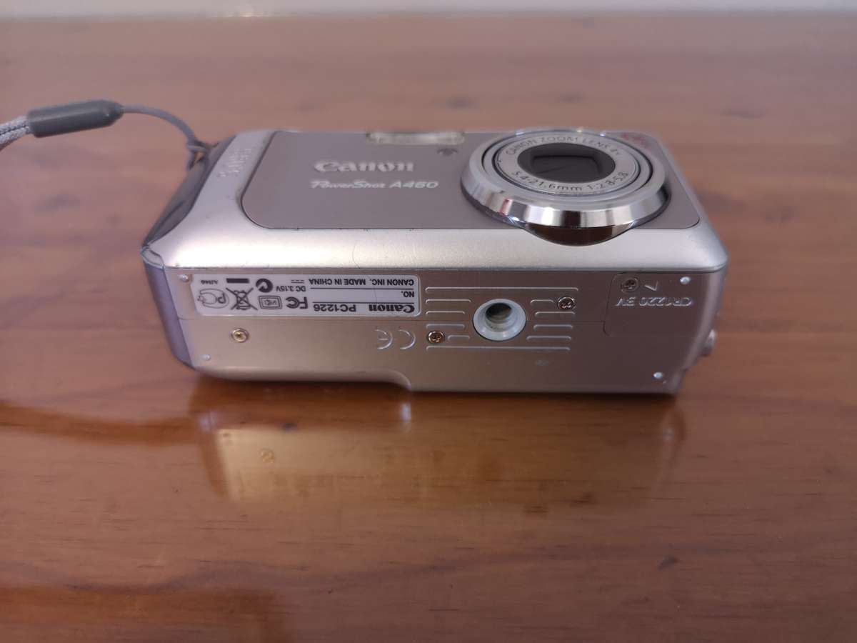 Vintage Canon PowerShot A460 ccd sensor 5.0mp digital point & shoot camera