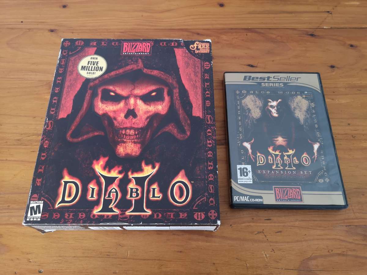 Diablo II PC game in original box including expansion set