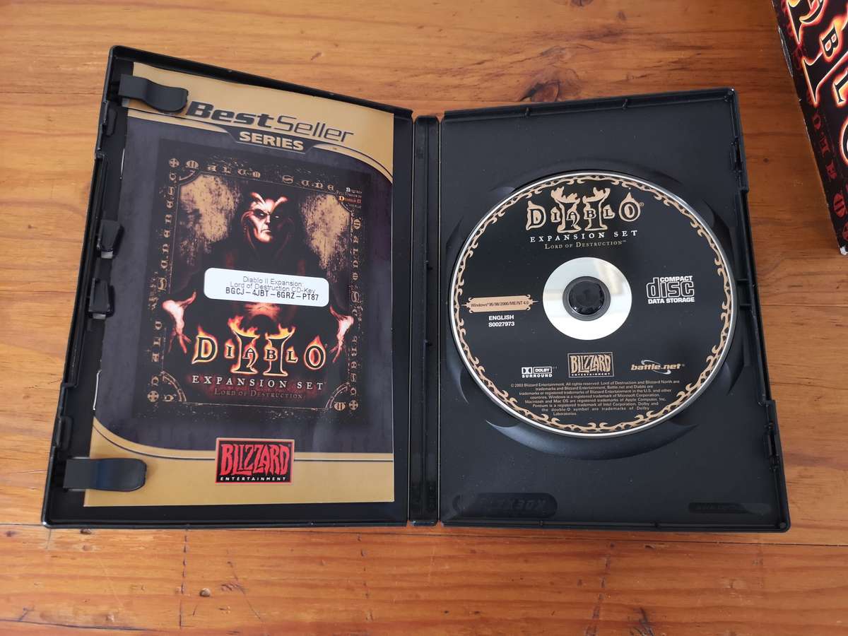 Diablo II PC game in original box including expansion set
