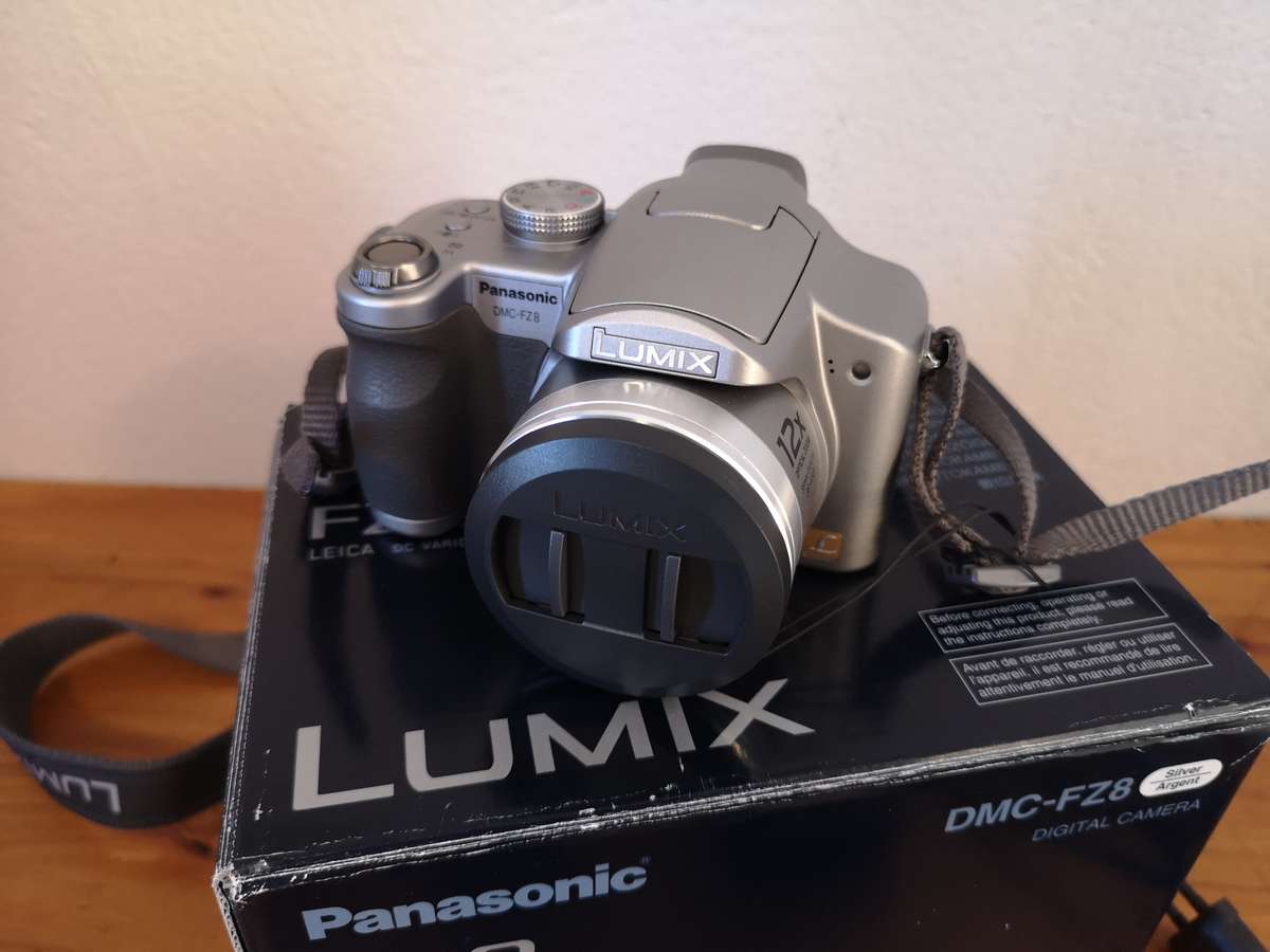 Panasonic Lumix DMC-FZ8 digital compact bridge camera Leica Vario Elmarit