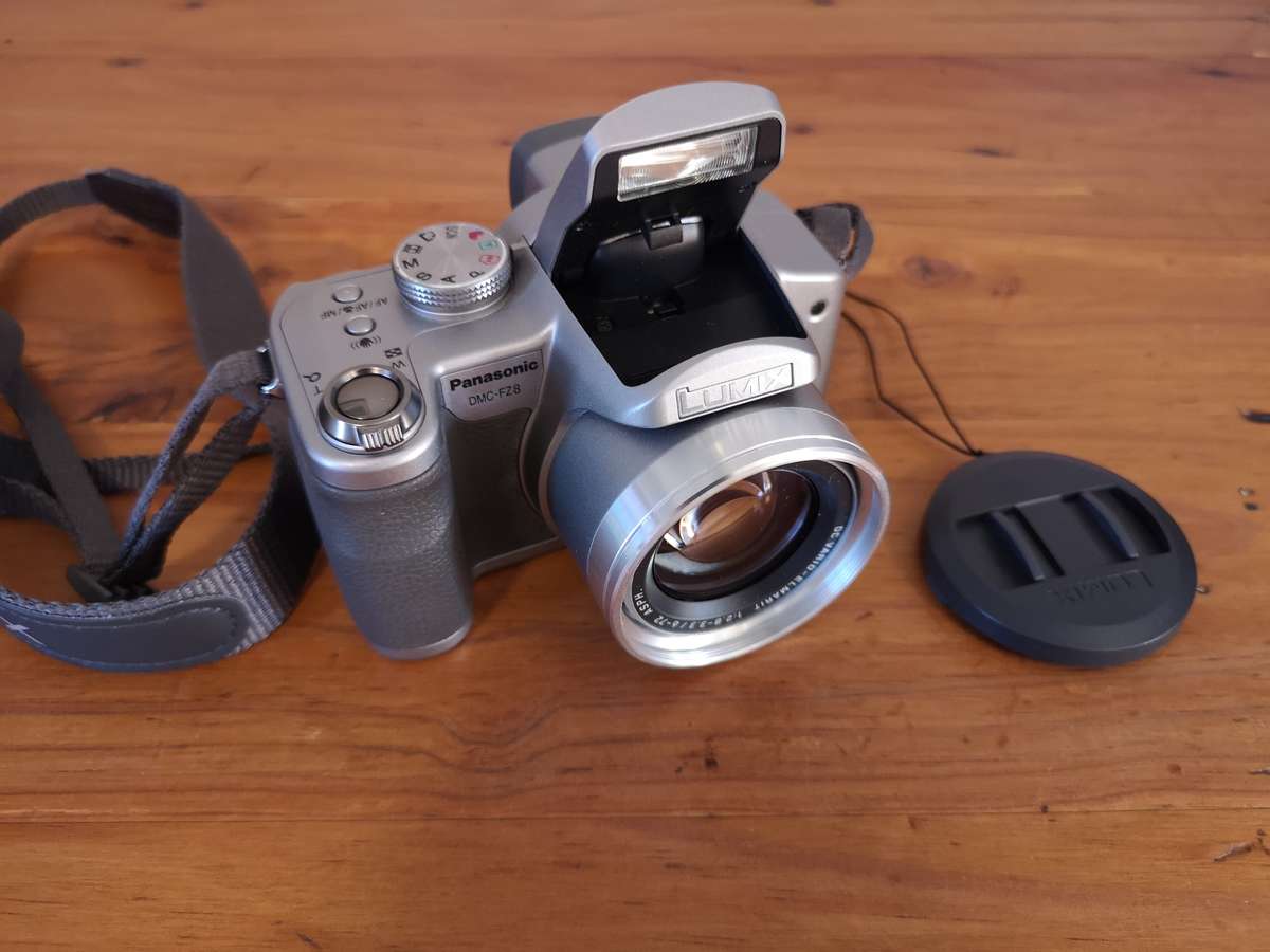 Panasonic Lumix DMC-FZ8 digital compact bridge camera Leica Vario Elmarit