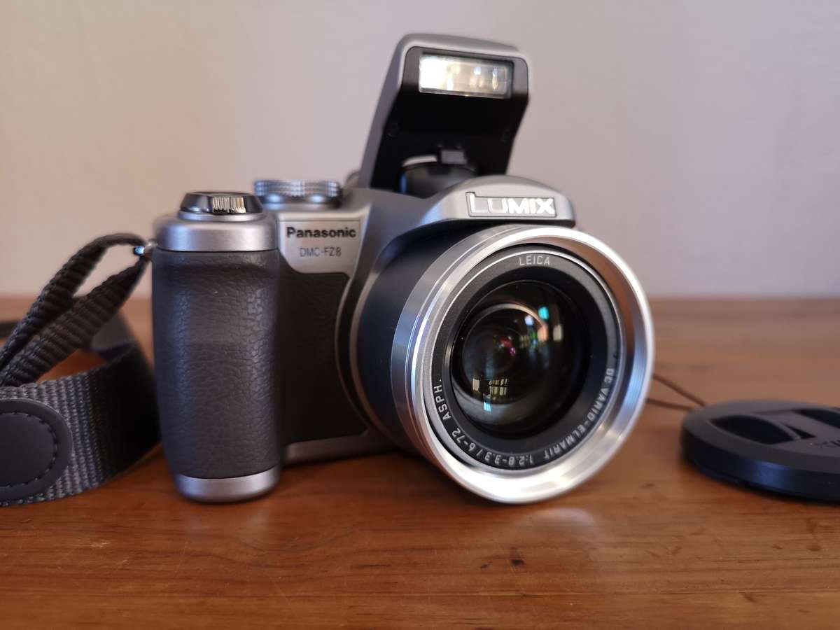 Panasonic Lumix DMC-FZ8 digital compact bridge camera Leica Vario Elmarit