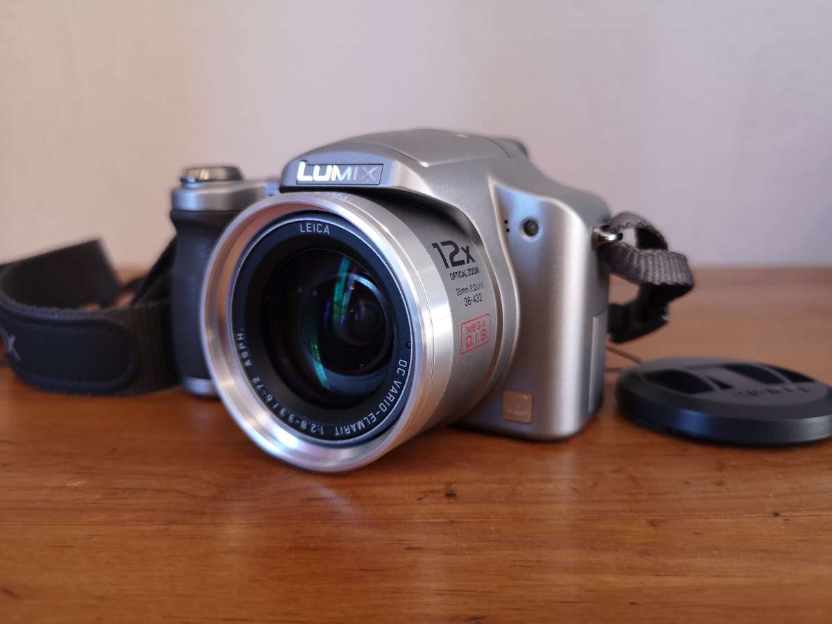 Panasonic Lumix DMC-FZ8 digital compact bridge camera Leica Vario Elmarit