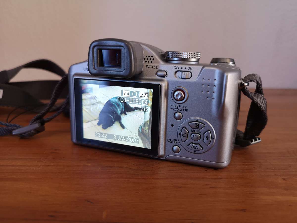 Panasonic Lumix DMC-FZ8 digital compact bridge camera Leica Vario Elmarit