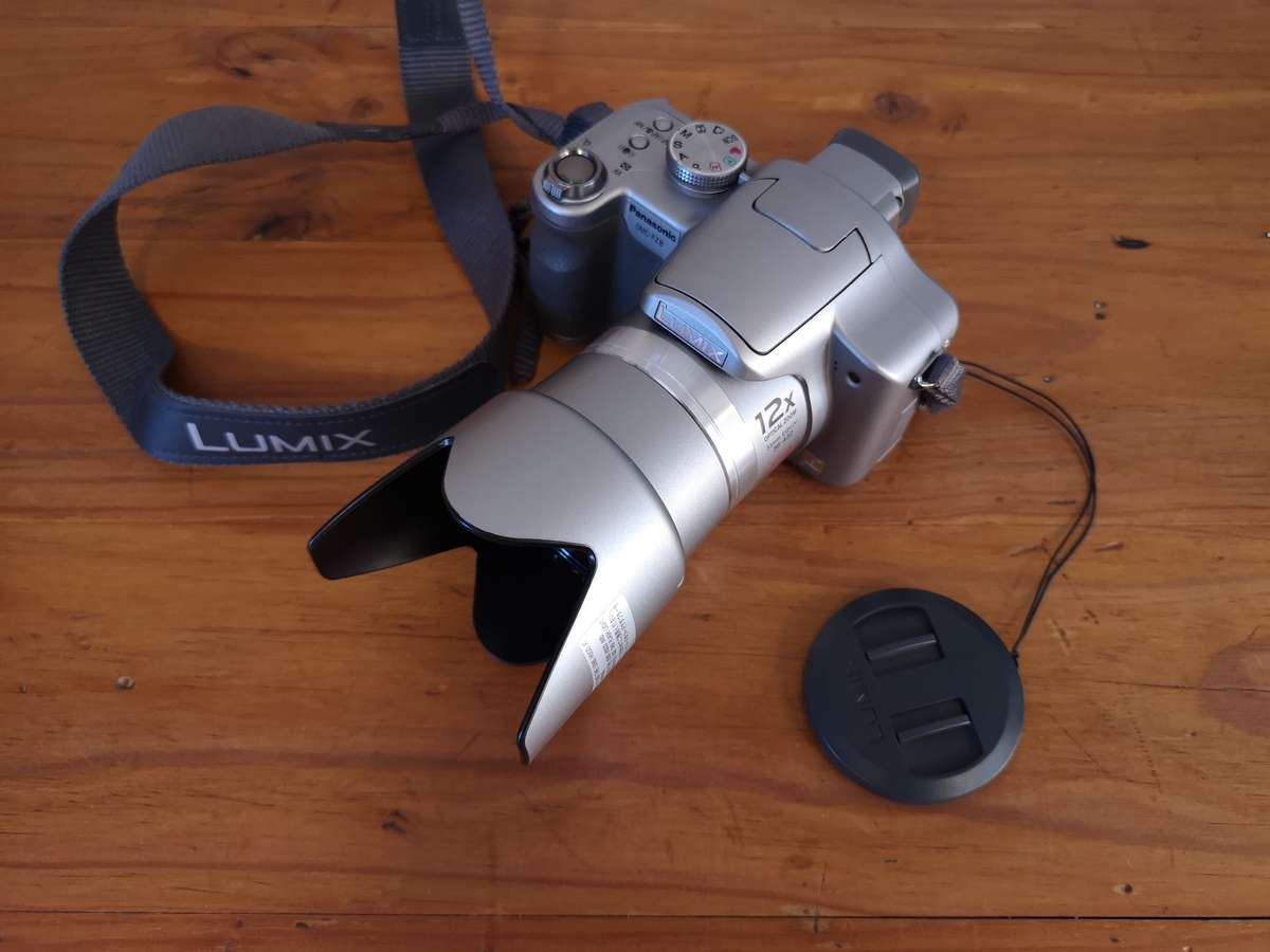 Panasonic Lumix DMC-FZ8 digital compact bridge camera Leica Vario Elmarit