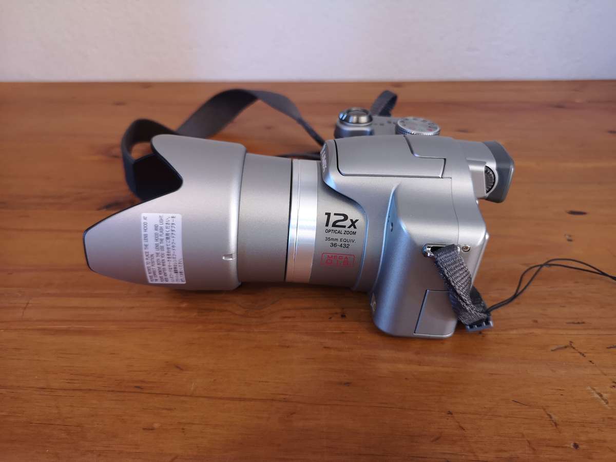 Panasonic Lumix DMC-FZ8 digital compact bridge camera Leica Vario Elmarit