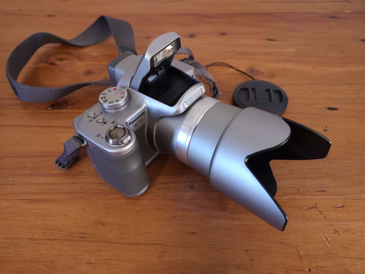 Panasonic Lumix DMC-FZ8 digital compact bridge camera Leica Vario Elmarit