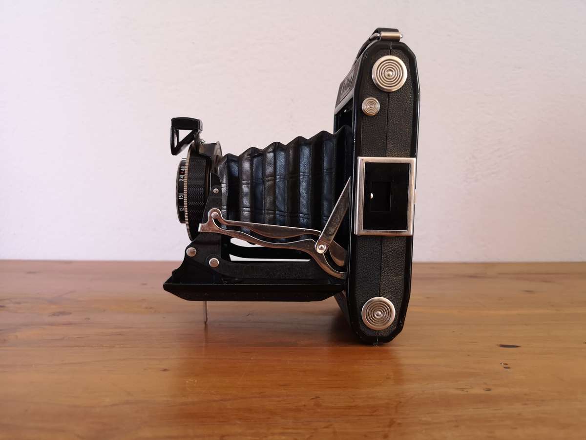 Zeiss Ikon Nettar 515/2 medium format 6x9 camera *Tessar lens*