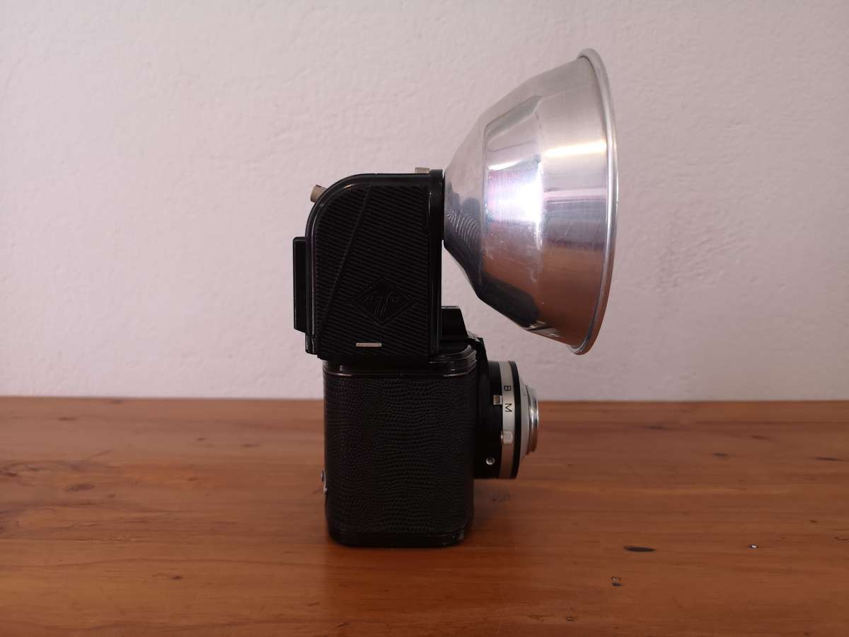 Agfa Clack bakelite camera and flash