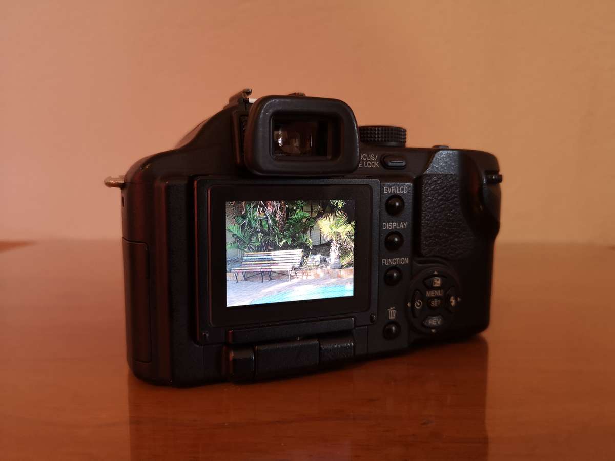 Panasonic Lumix DMC-FZ50 10mp CCD-sensor digital bridge camera *Leica Vario-Elmarit lens*