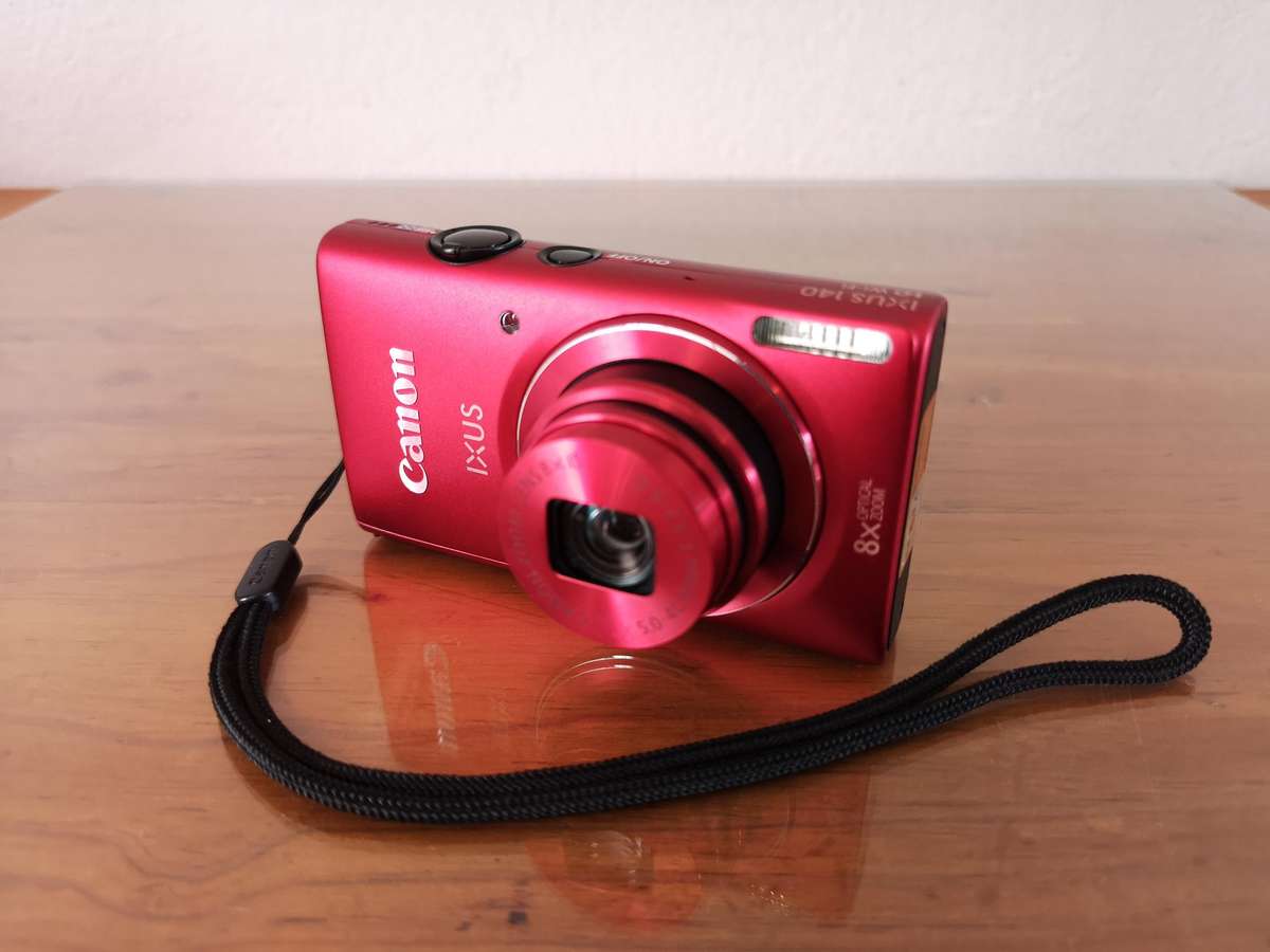 Canon IXUS 140 digital compact camera *16 mp CCD sensor, WiFi*