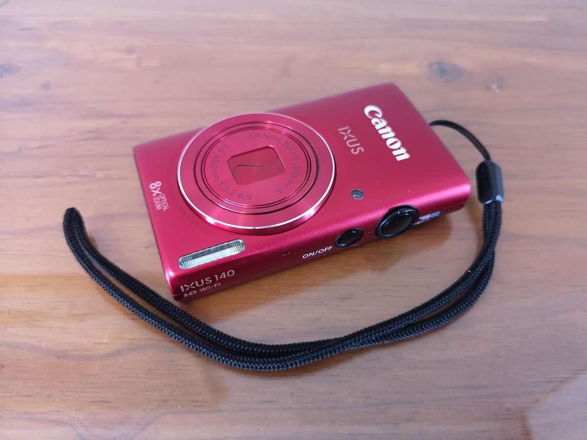 Canon IXUS 140 digital compact camera *16 mp CCD sensor, WiFi*